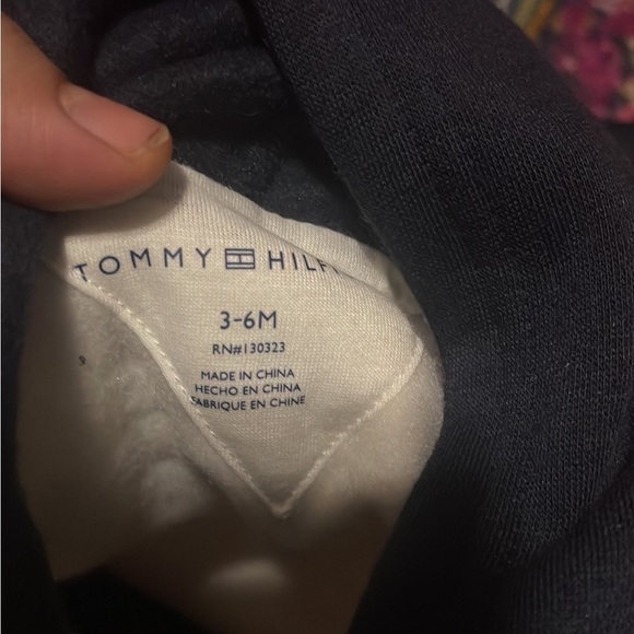 Tommy Hilfiger baby outfit - Picture 2 of 4